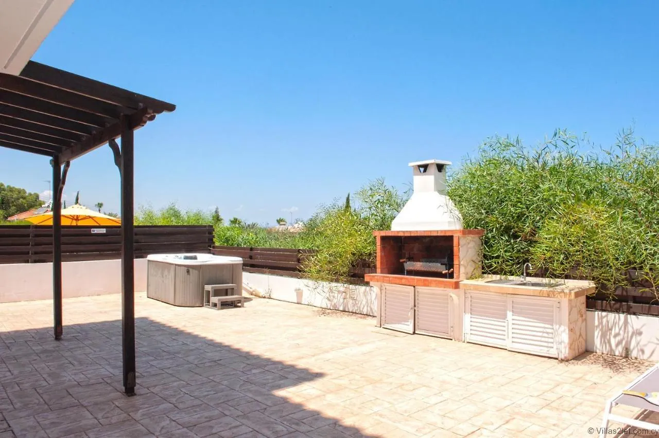 פרוטאראס Villa Ourania קפריסין